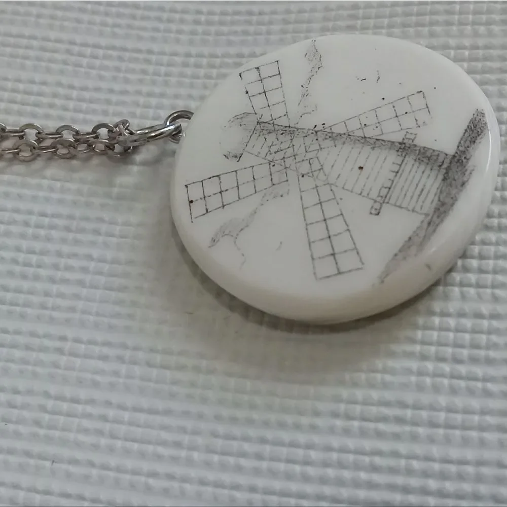 Round Etched Windmill Pendant Single Strand Gold Tone Chain Lightweight Necklace